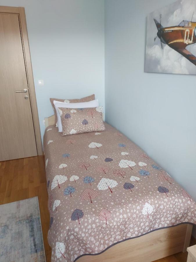 Aura Apartment *